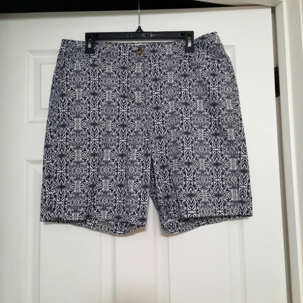 Kim Rogers Size 16 Navy Blue White Patterned Bermuda Shorts